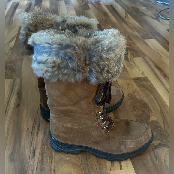 Cozy Tan Fur-Trimmed Winter Boots - Picture 7 of 8